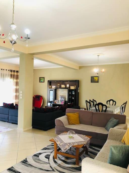 Villa Uklala Kamez المظهر الخارجي الصورة