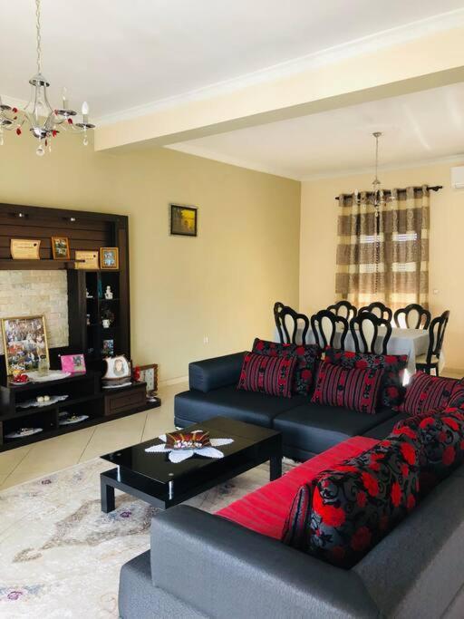 Villa Uklala Kamez المظهر الخارجي الصورة