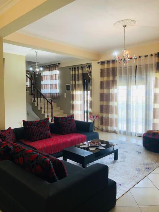Villa Uklala Kamez المظهر الخارجي الصورة